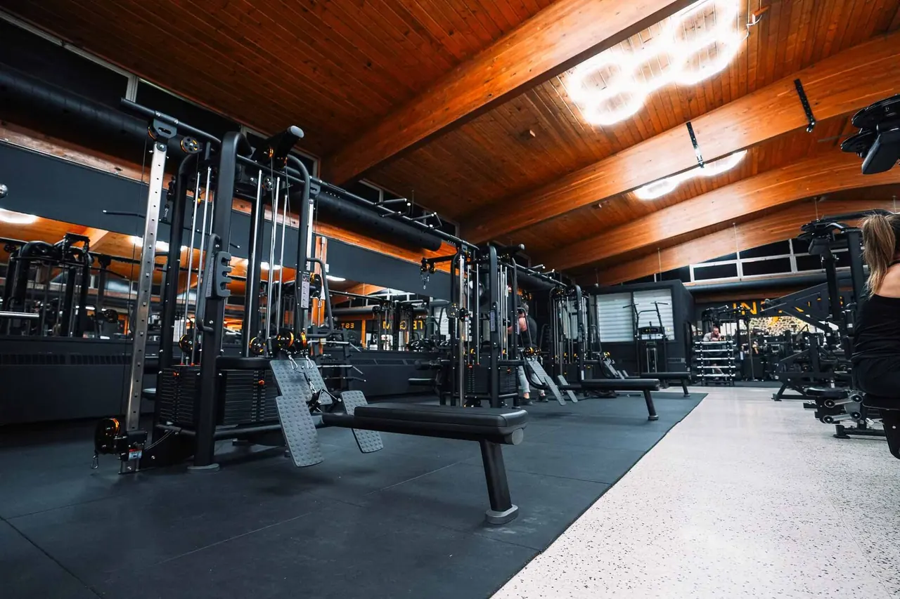 Infinite Gym — plancher d'entraînement large