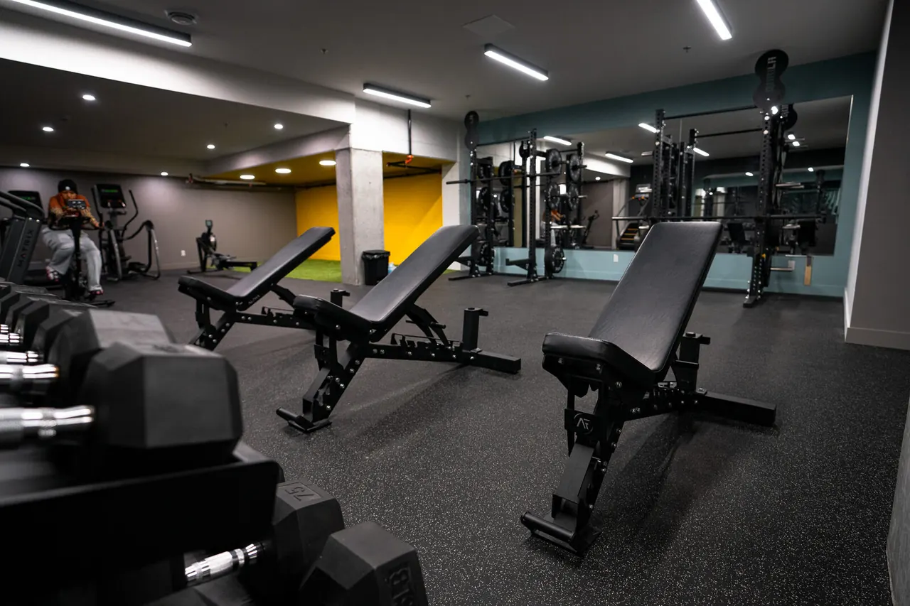 Sherwin Condos — musculation et espace ouvert
